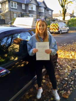 A great start to Monday morning as huge congratulations go to Anna, who passed her driving test with only 6 faults. A great drive, well done. It´s been an absolute pleasure taking you for lessons. Enjoy your independence and stay safe 😊🎉