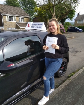 Huge congratulations to Megan who passed her test today in Buxton. A tough drive with all the tarmacing, road works and temporary traffic lights, but you nailed it. It´s been an absolute pleasure taking you for lessons, enjoy your independence and stay safe 😊